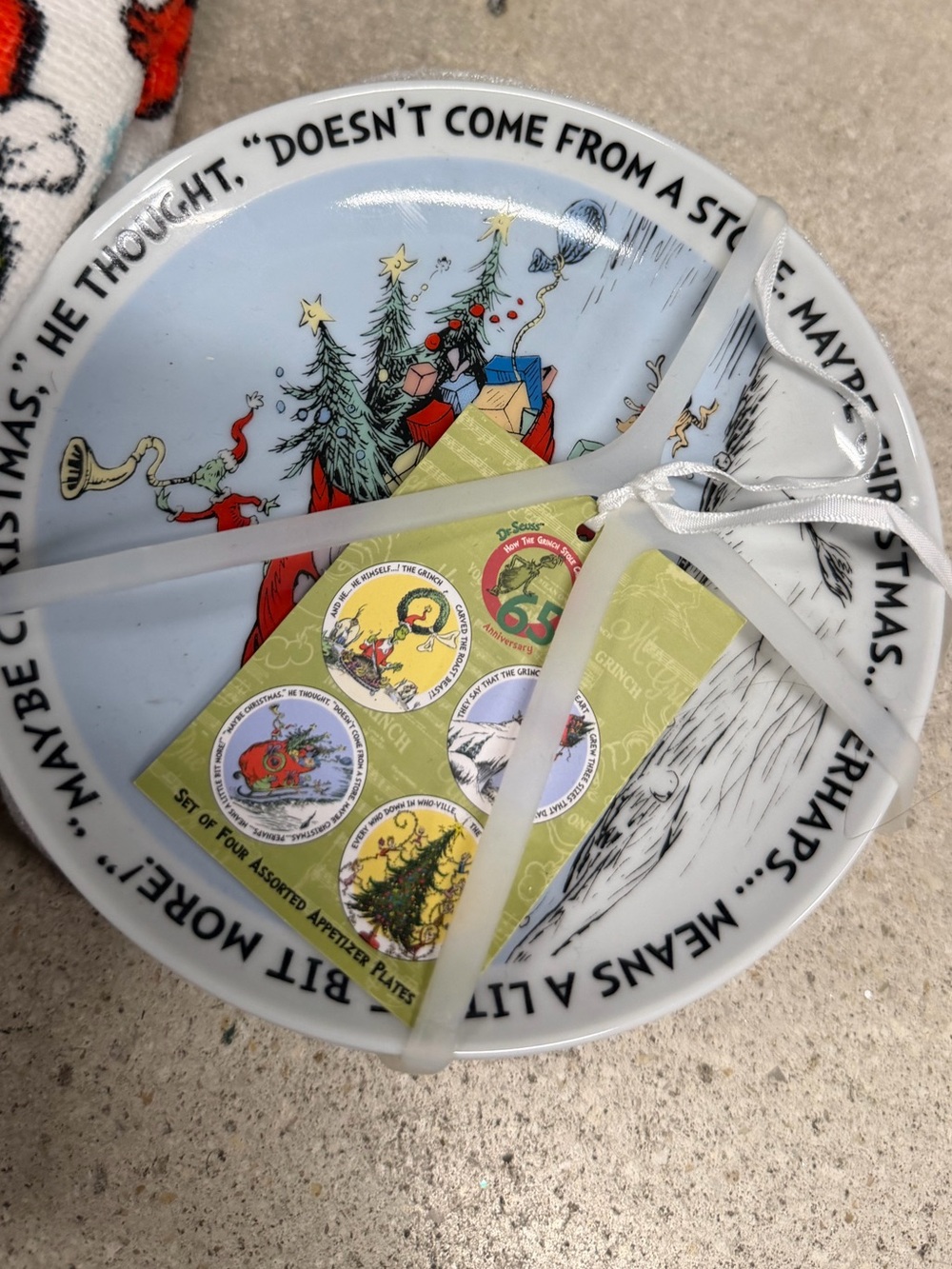 Christmas the grinch desert plates set of 4 new